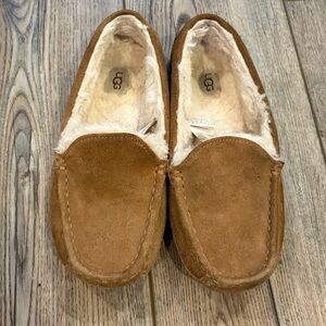 UGG Ascot Slippers Women’s Size 5 Chestnut Suede Shearling Lined